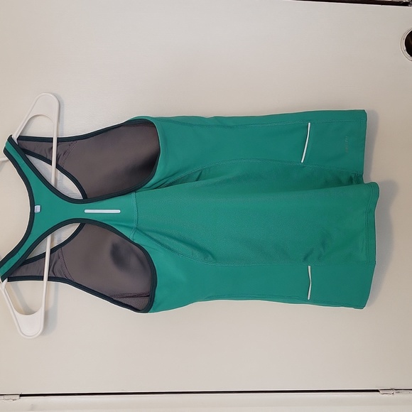 Nike dry fit tank with built in bra!!! - Picture 3 of 9